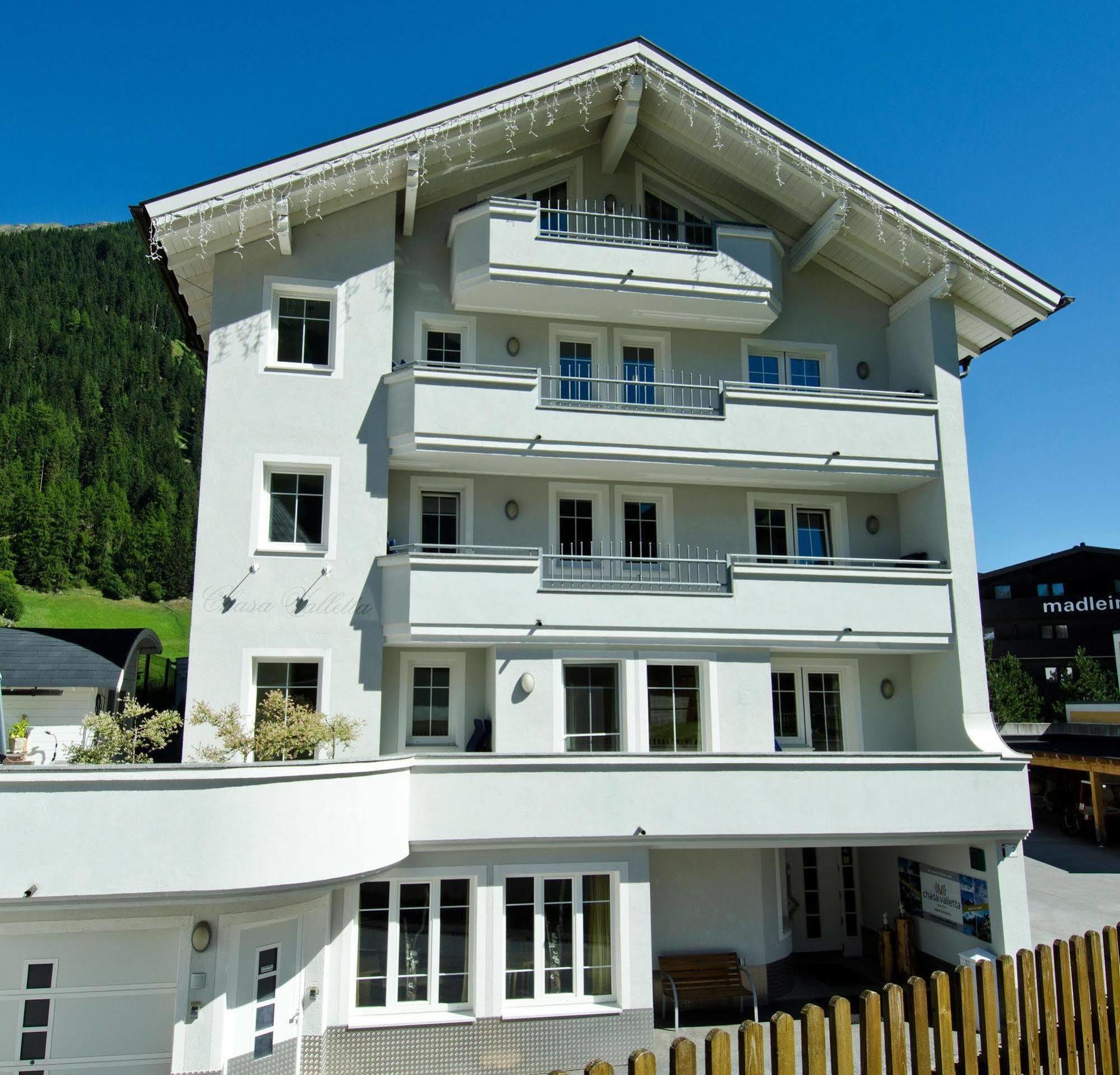 Bed & Breakfast Petit Madlein 4*